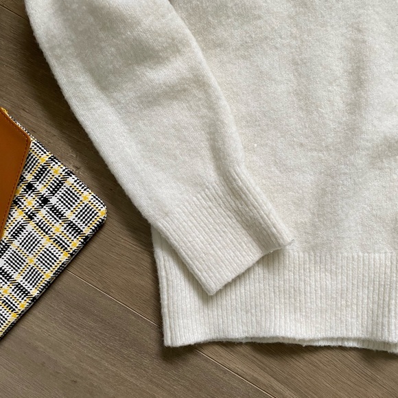 Banana Republic Turtleneck Sweater - Picture 3 of 7